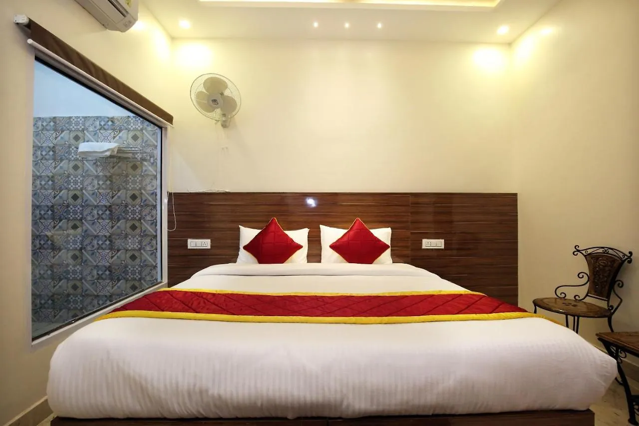 Oyo 9159 Hotel Royal Woodslark Zirakpur 3*,  India