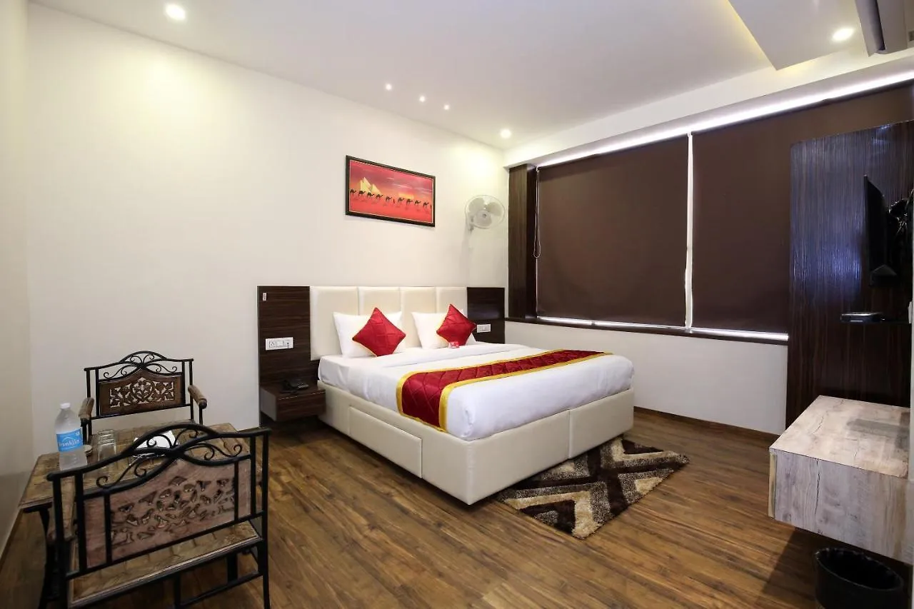 Oyo 9159 Hotel Royal Woodslark Zirakpur 3*,